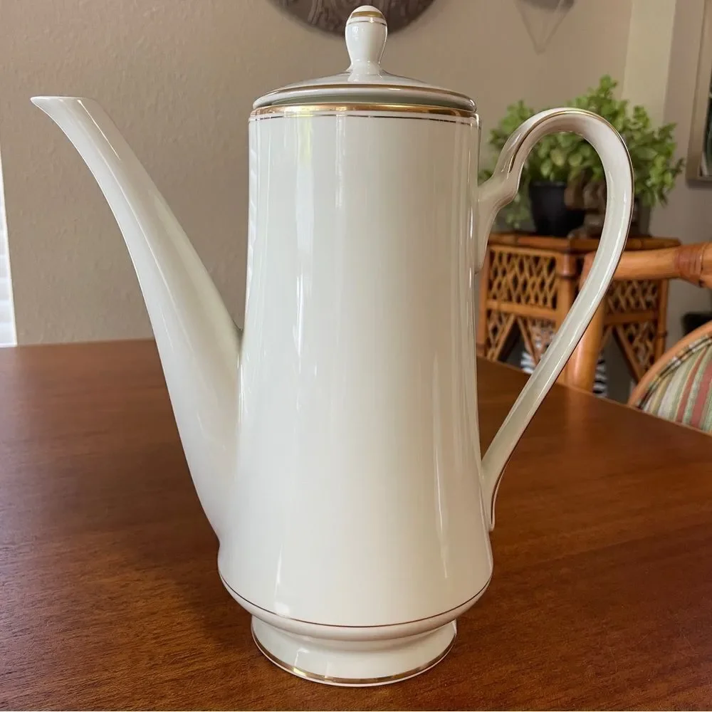 Mikasa Trousdale L2801 Ivory China Pitcher Cream Coffee & Tea Set Ivory and Gold